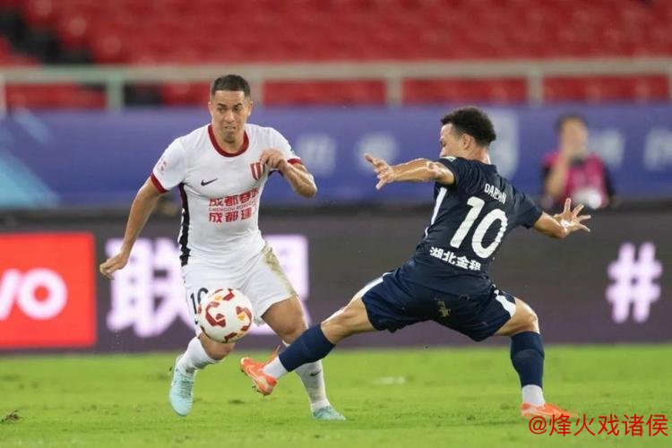三镇主场战平蓉城 邓卓翔感叹：足球之美尽显！